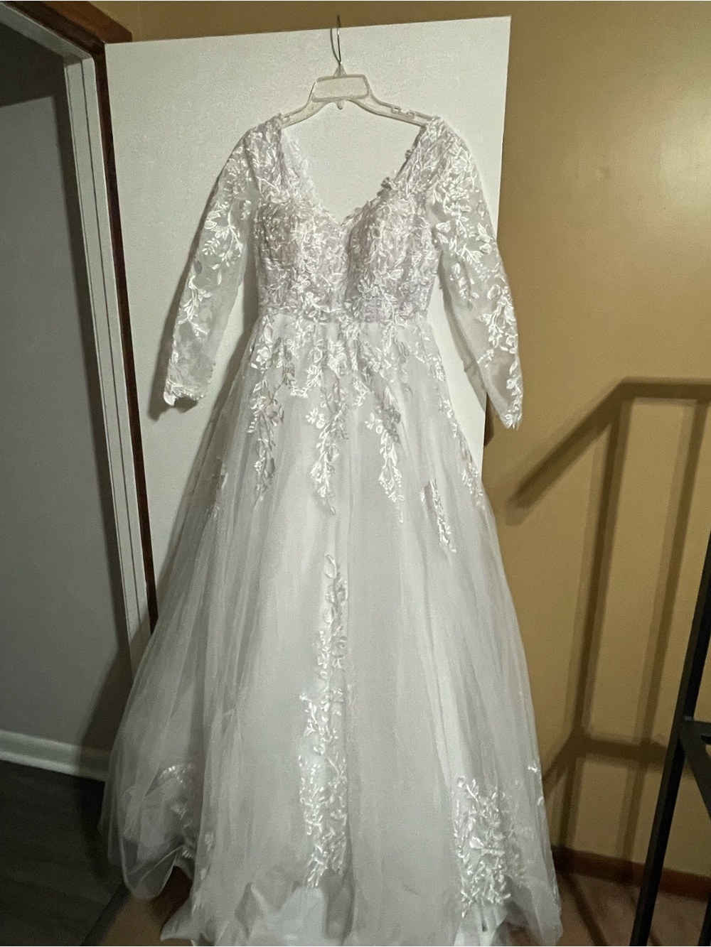 White Long-Sleeve Lace Tulle Wedding Dress